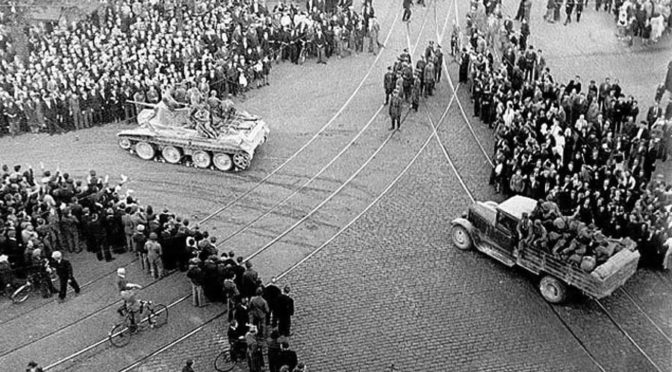 Den røde hær invaderer Riga, 1940.